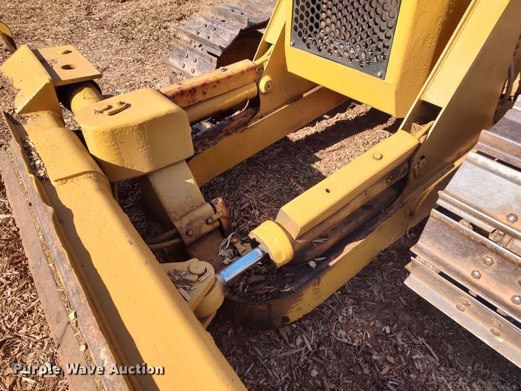 image for item MF9523 1984 Caterpillar D3B  dozer