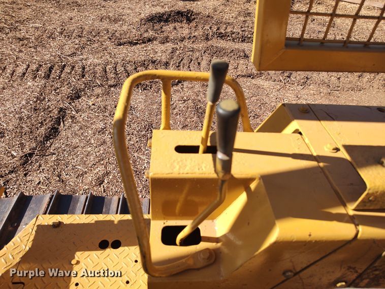 image for item MF9523 1984 Caterpillar D3B  dozer