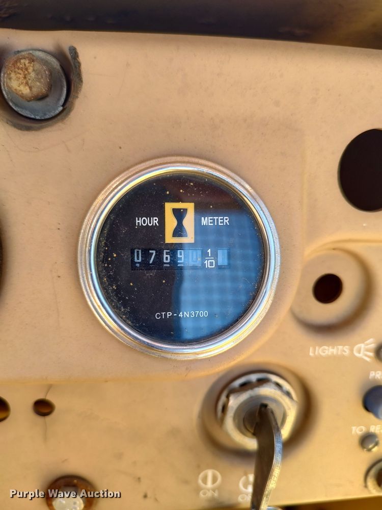 image for item MF9523 1984 Caterpillar D3B  dozer