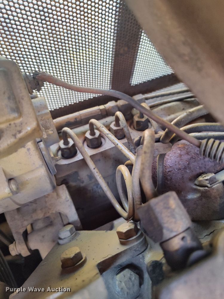 image for item MF9523 1984 Caterpillar D3B  dozer