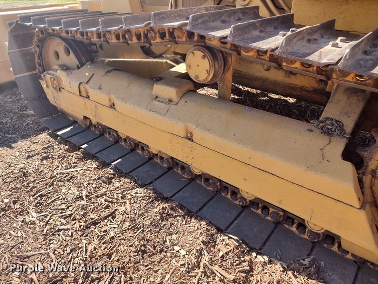image for item MF9523 1984 Caterpillar D3B  dozer