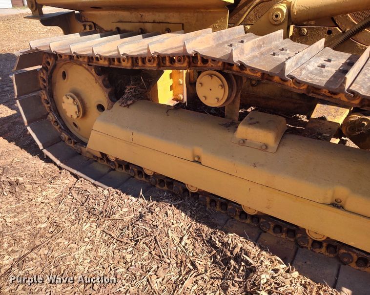 image for item MF9523 1984 Caterpillar D3B  dozer