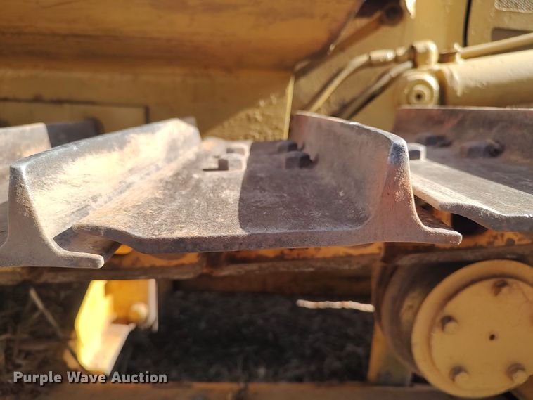 image for item MF9523 1984 Caterpillar D3B  dozer