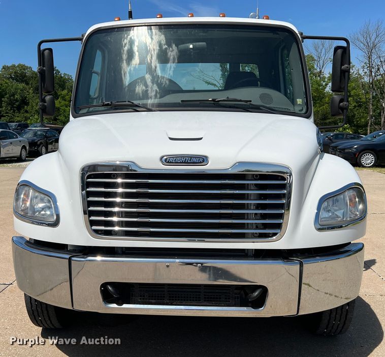image for item DH8156 2011 Freightliner Business Class M2  rollback truck