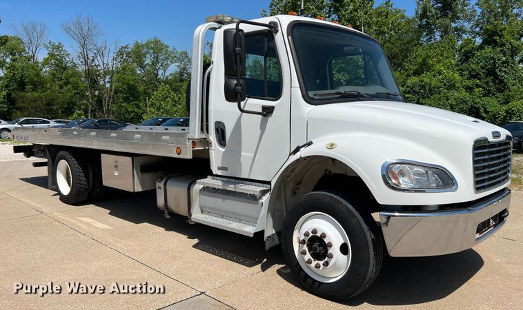 image for item DH8156 2011 Freightliner Business Class M2  rollback truck