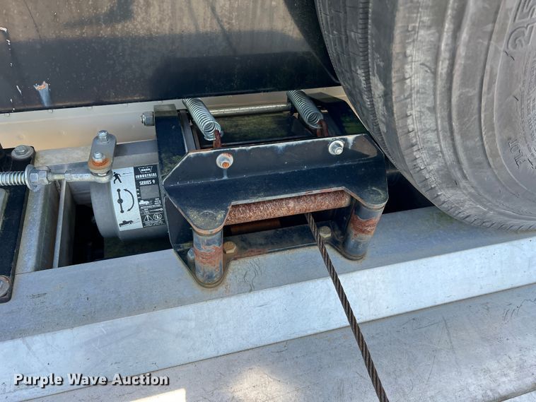 image for item DH8156 2011 Freightliner Business Class M2  rollback truck