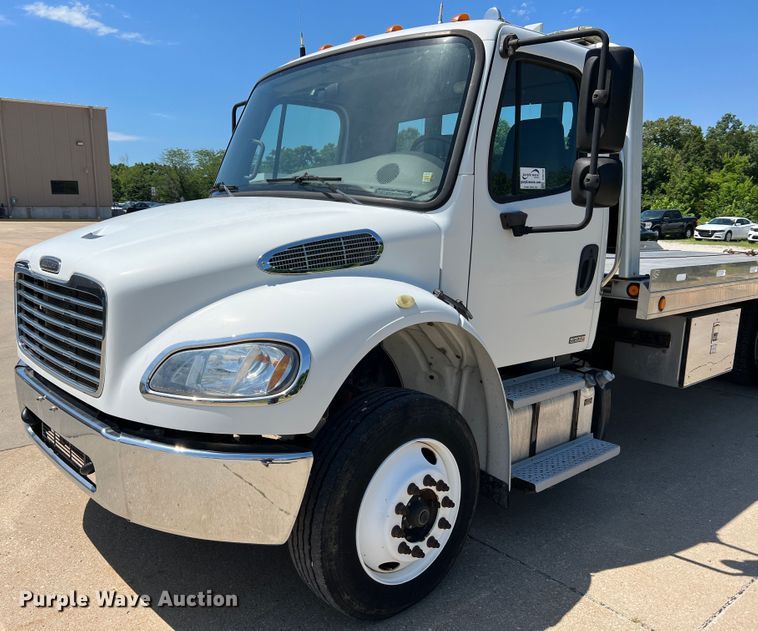 image for item DH8156 2011 Freightliner Business Class M2  rollback truck