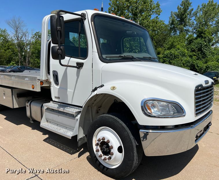 image for item DH8156 2011 Freightliner Business Class M2  rollback truck