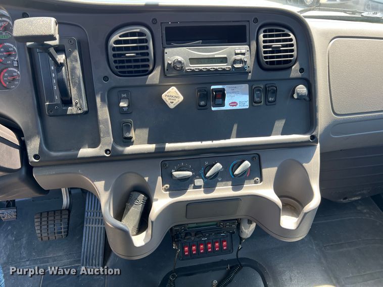 image for item DH8156 2011 Freightliner Business Class M2  rollback truck