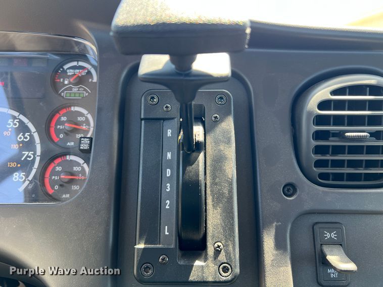 image for item DH8156 2011 Freightliner Business Class M2  rollback truck