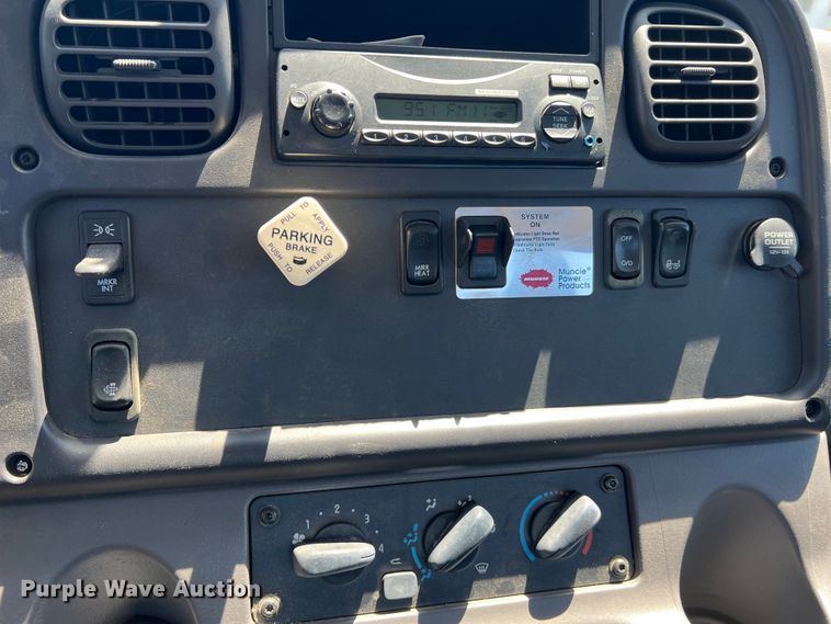 image for item DH8156 2011 Freightliner Business Class M2  rollback truck