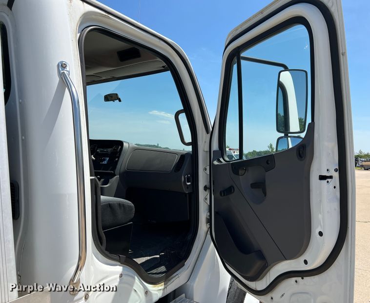 image for item DH8156 2011 Freightliner Business Class M2  rollback truck