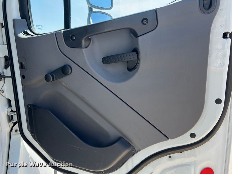 image for item DH8156 2011 Freightliner Business Class M2  rollback truck