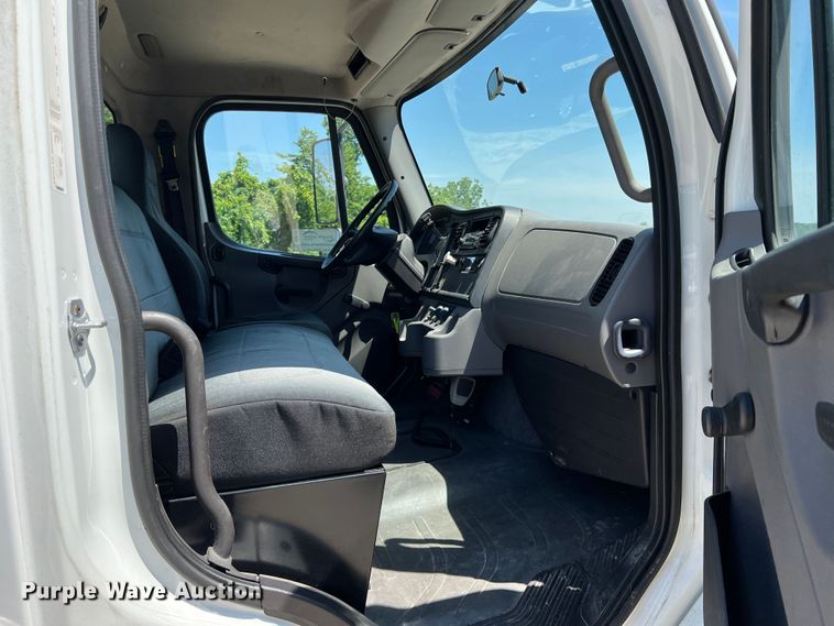 image for item DH8156 2011 Freightliner Business Class M2  rollback truck