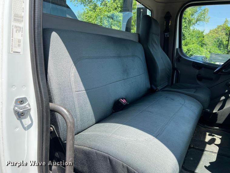 image for item DH8156 2011 Freightliner Business Class M2  rollback truck