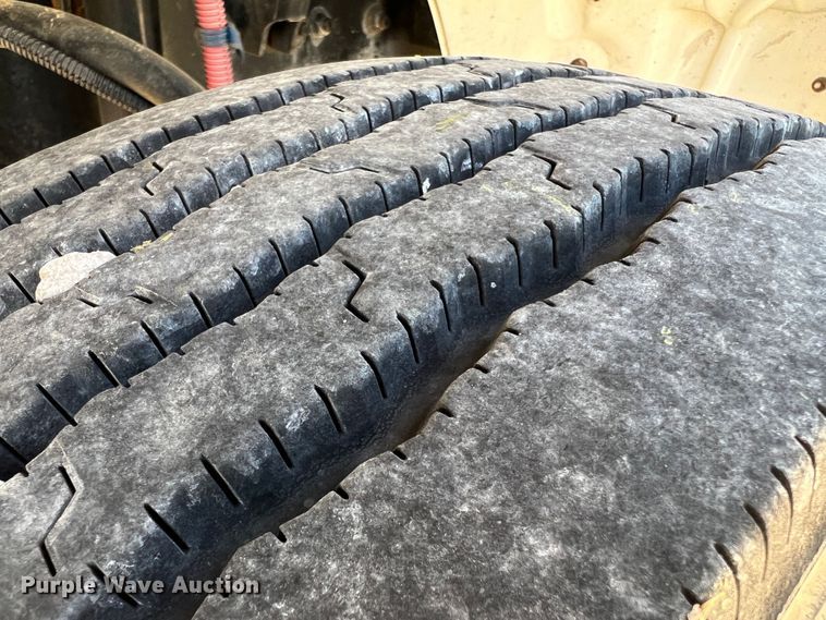 image for item DH8156 2011 Freightliner Business Class M2  rollback truck