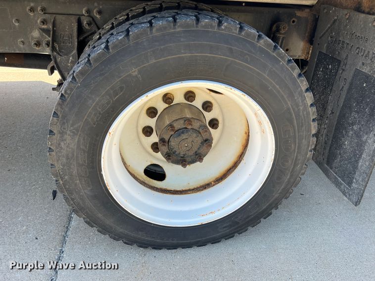 image for item DH8156 2011 Freightliner Business Class M2  rollback truck