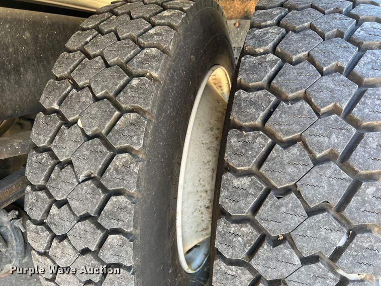 image for item DH8156 2011 Freightliner Business Class M2  rollback truck