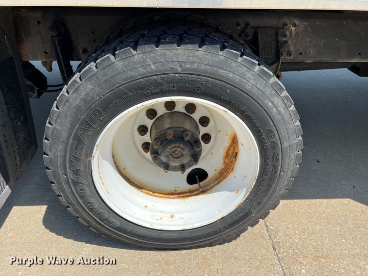 image for item DH8156 2011 Freightliner Business Class M2  rollback truck