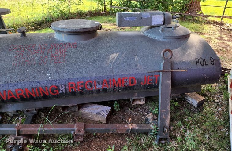 image for item DL6633 Fuel tank trailer