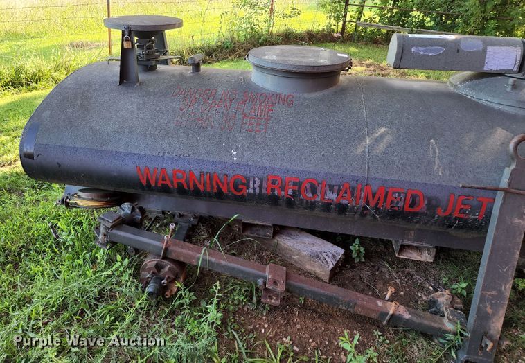 image for item DL6633 Fuel tank trailer