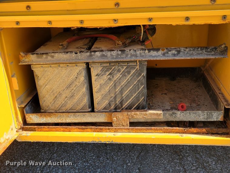 image for item DM2373 2001 International Genesis  school bus