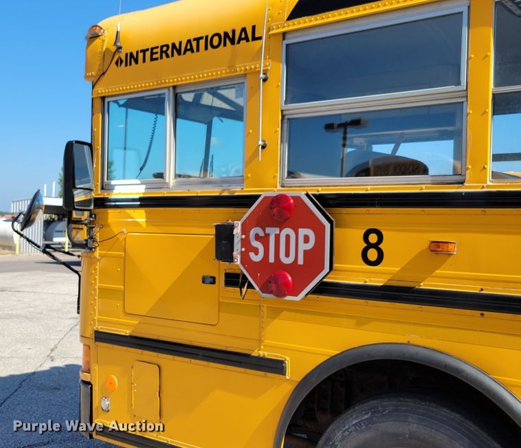 image for item DM2373 2001 International Genesis  school bus