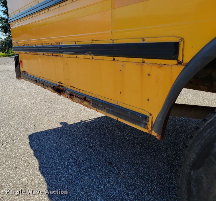 image for item DM2373 2001 International Genesis  school bus