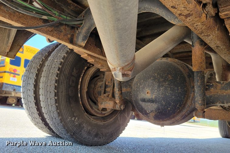 image for item DM2373 2001 International Genesis  school bus