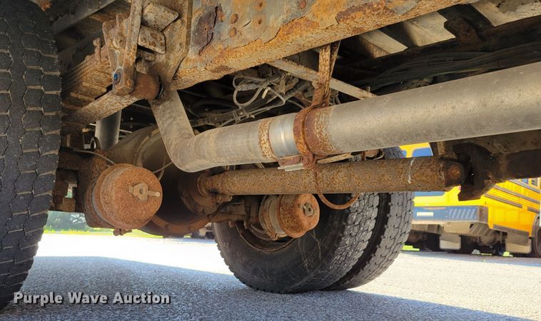 image for item DM2373 2001 International Genesis  school bus