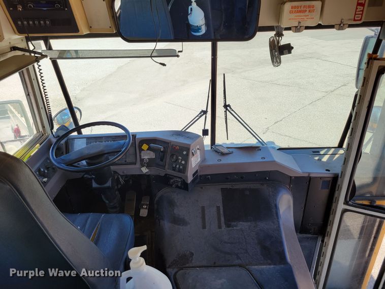 image for item DM2373 2001 International Genesis  school bus