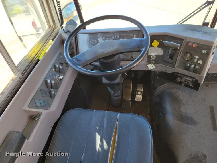 image for item DM2373 2001 International Genesis  school bus