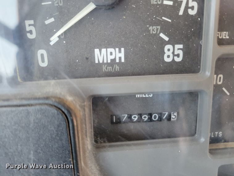 image for item DM2373 2001 International Genesis  school bus