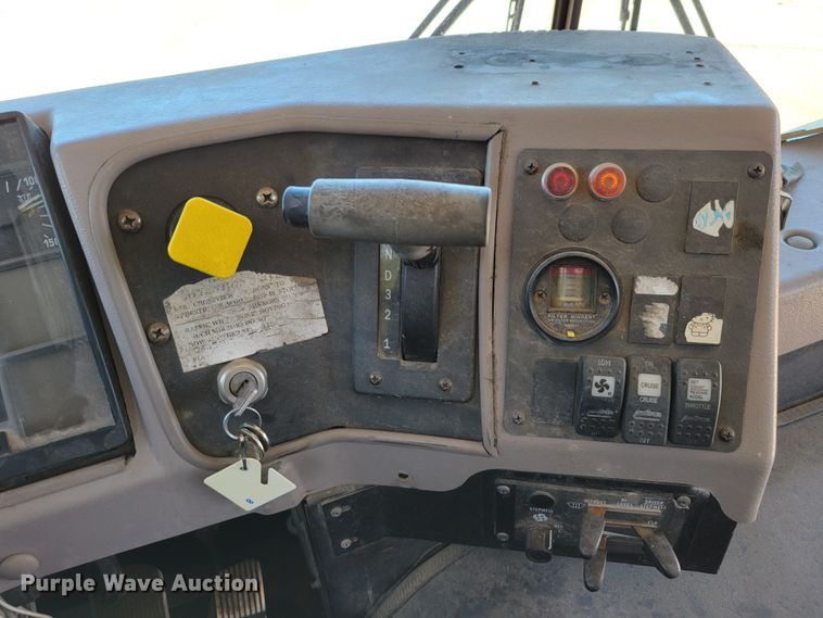 image for item DM2373 2001 International Genesis  school bus