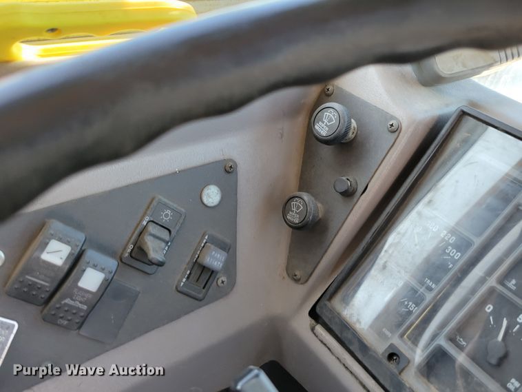 image for item DM2373 2001 International Genesis  school bus