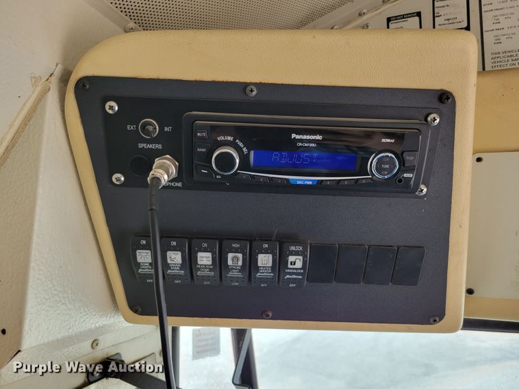 image for item DM2373 2001 International Genesis  school bus