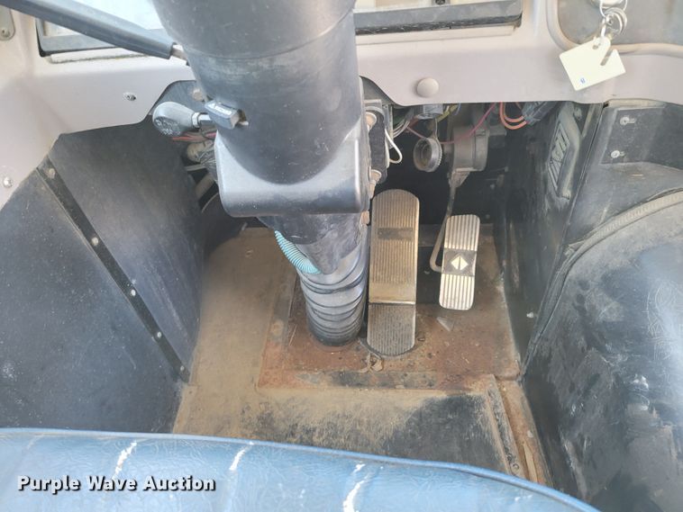 image for item DM2373 2001 International Genesis  school bus