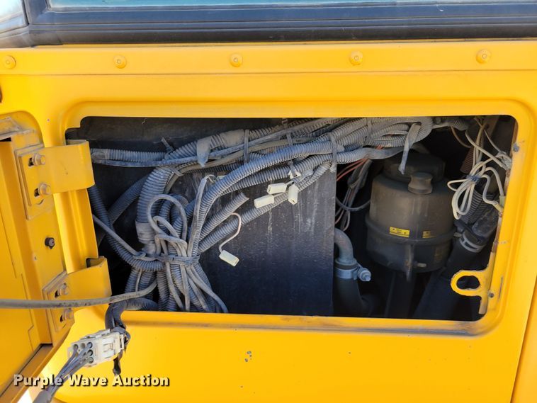 image for item DM2373 2001 International Genesis  school bus