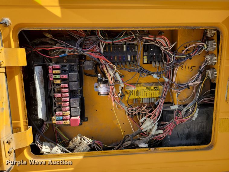 image for item DM2373 2001 International Genesis  school bus