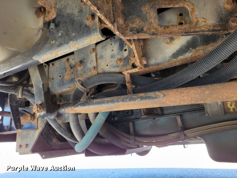 image for item DM2373 2001 International Genesis  school bus