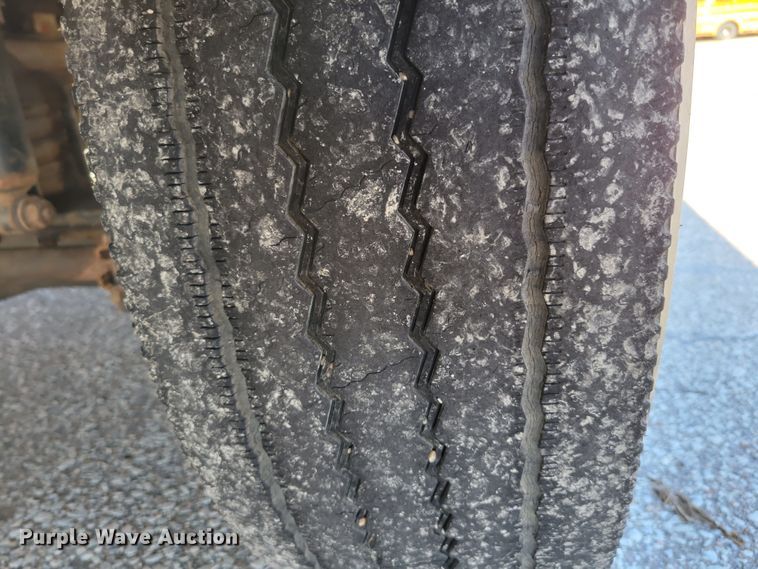 image for item DM2373 2001 International Genesis  school bus