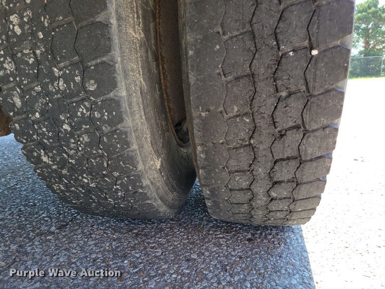 image for item DM2373 2001 International Genesis  school bus