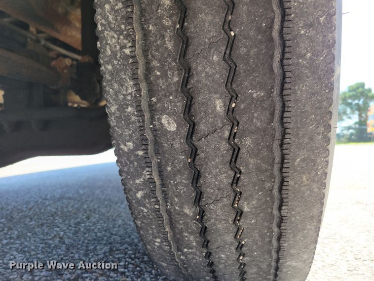 image for item DM2373 2001 International Genesis  school bus