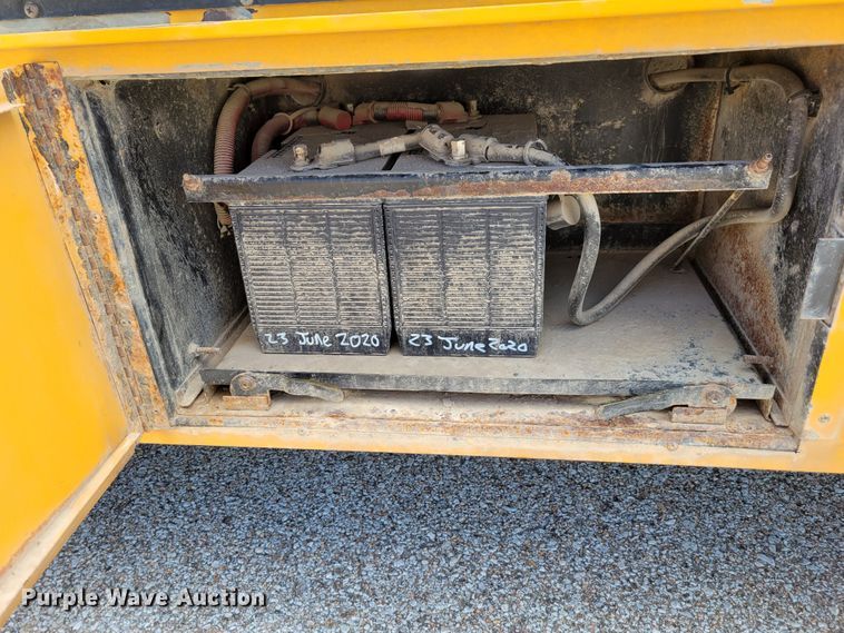 image for item DM2374 2004 Thomas Saf-T-Liner MVP EF  school bus