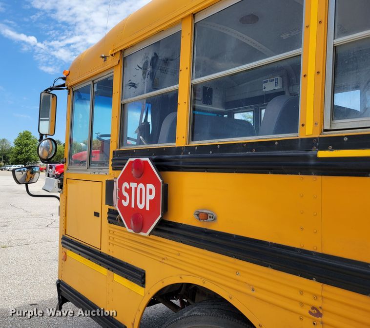 image for item DM2374 2004 Thomas Saf-T-Liner MVP EF  school bus