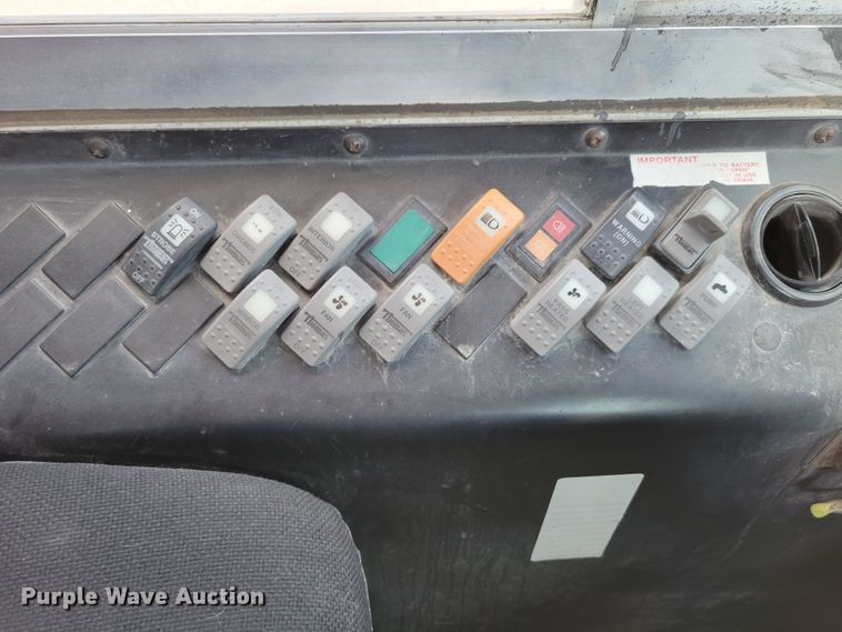 image for item DM2374 2004 Thomas Saf-T-Liner MVP EF  school bus