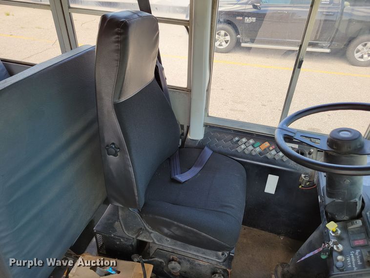 image for item DM2374 2004 Thomas Saf-T-Liner MVP EF  school bus