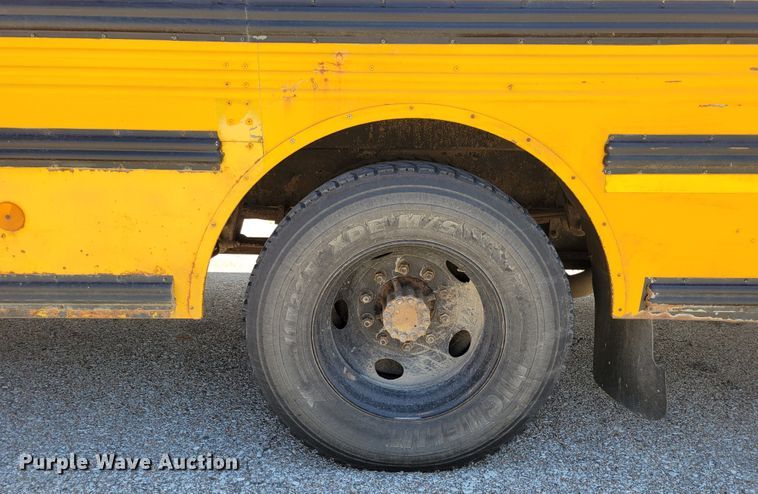 image for item DM2374 2004 Thomas Saf-T-Liner MVP EF  school bus