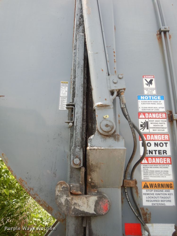 image for item DN1625 2015 Mack LEU633 Mammoth  refuse truck