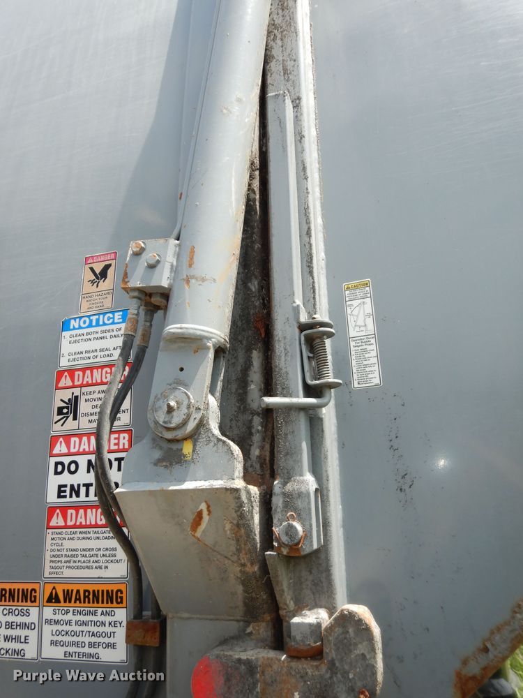 image for item DN1625 2015 Mack LEU633 Mammoth  refuse truck